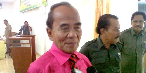 Bantah Lakukan Pelecehan, Gubernur Riau Annas Maamun Bersumpah Alquran di Depan Istri, Pelapor Juga Siap Bersumpah di Istiqlal