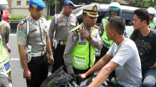 Ini Pantas Dicontoh, Seorang Jenderal Dicopot Dari Jabatannya Karena Menghina Polantas dan Menolak Ditilang
