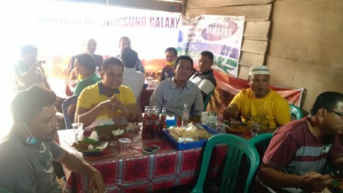 Sarapan di Pasar Logas, Masyarakat Minta Indra Putra Lanjutkan Sukarmis