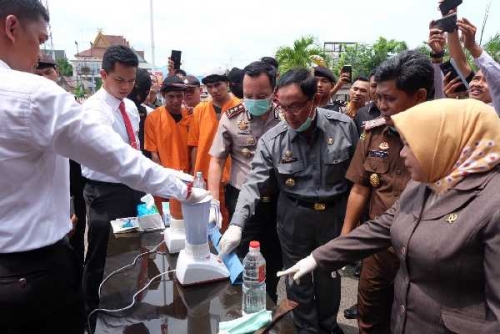 Menggunakan Blender, 248 Gram Sabu dan 502 Butir Ekstasi di Musnahkan Polres Inhil