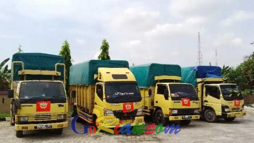 GoRiau KPPBC Kota Dumai Amankan 5 Truk  Bermuatan Pakaian 