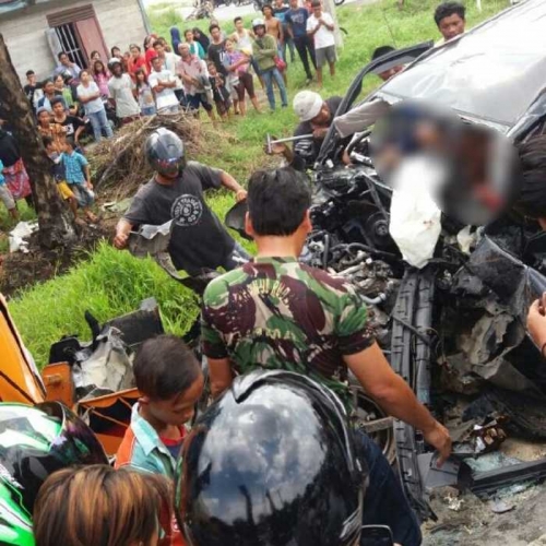 GoRiau - Tabrakan Maut Avanza Vs Truk Tangki di Lintas 