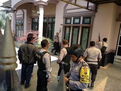 GoRiau Perampokan Rumah Mewah di Jalan Rawamangun GoRiau Perampokan Rumah Mewah di Jalan Rawamangun