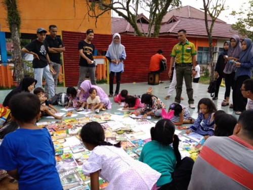 Tumbuhkan Minat pada Anak, TBM Hampara Library Buka Lapak Baca Buku Gratis setiap Akhir Pekan