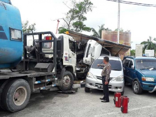 Kecelakan Kerja Terjadi di Terminal BBM PT Pertamina Dumai, Truk Tangki Meluncur Tabrak 8 Kendaraan yang Terparkir