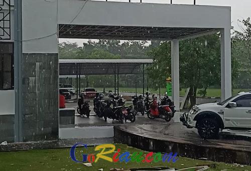 GoRiau - Udara Siak Kembali Segar, Hampir Dua Jam Hujan