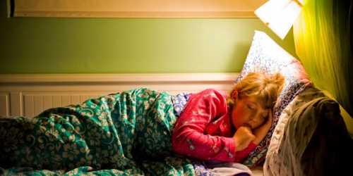 Jangan Biarkan Anak Anda Tidur Dengan Lampu Menyala Ini Dampak Buruknya Gosumut Com