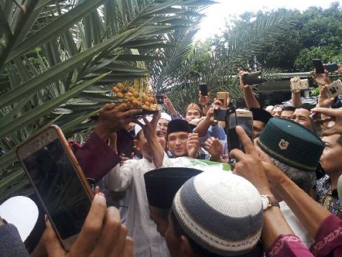 Pekanbaru Panen Kurma Perdana, Mustafa Umar: Ini Isyarat Tuhan, Semoga Riau Bisa Jadi Penghasil Kurma Dimasa Depan