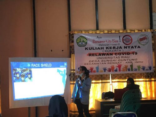 GoRiau Salah satu mahasiswa mengajark